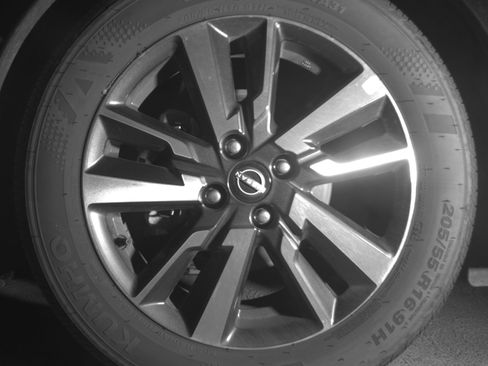 Used 2025 Nissan Versa SV image 12