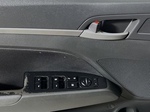 Used 2018 Hyundai Elantra SEL image 16