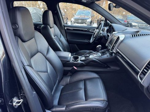 Used 2018 Porsche Cayenne image 34