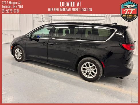 Used 2024 Chrysler Pacifica Touring-L FWD image 4