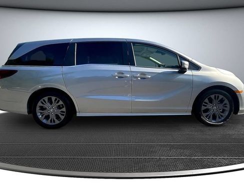Used 2025 Honda Odyssey Touring image 4