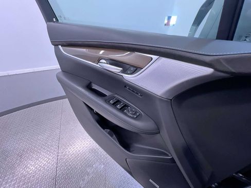 Used 2020 Cadillac XT6 Premium Luxury w/ Platinum Package AWD/4WD image 33