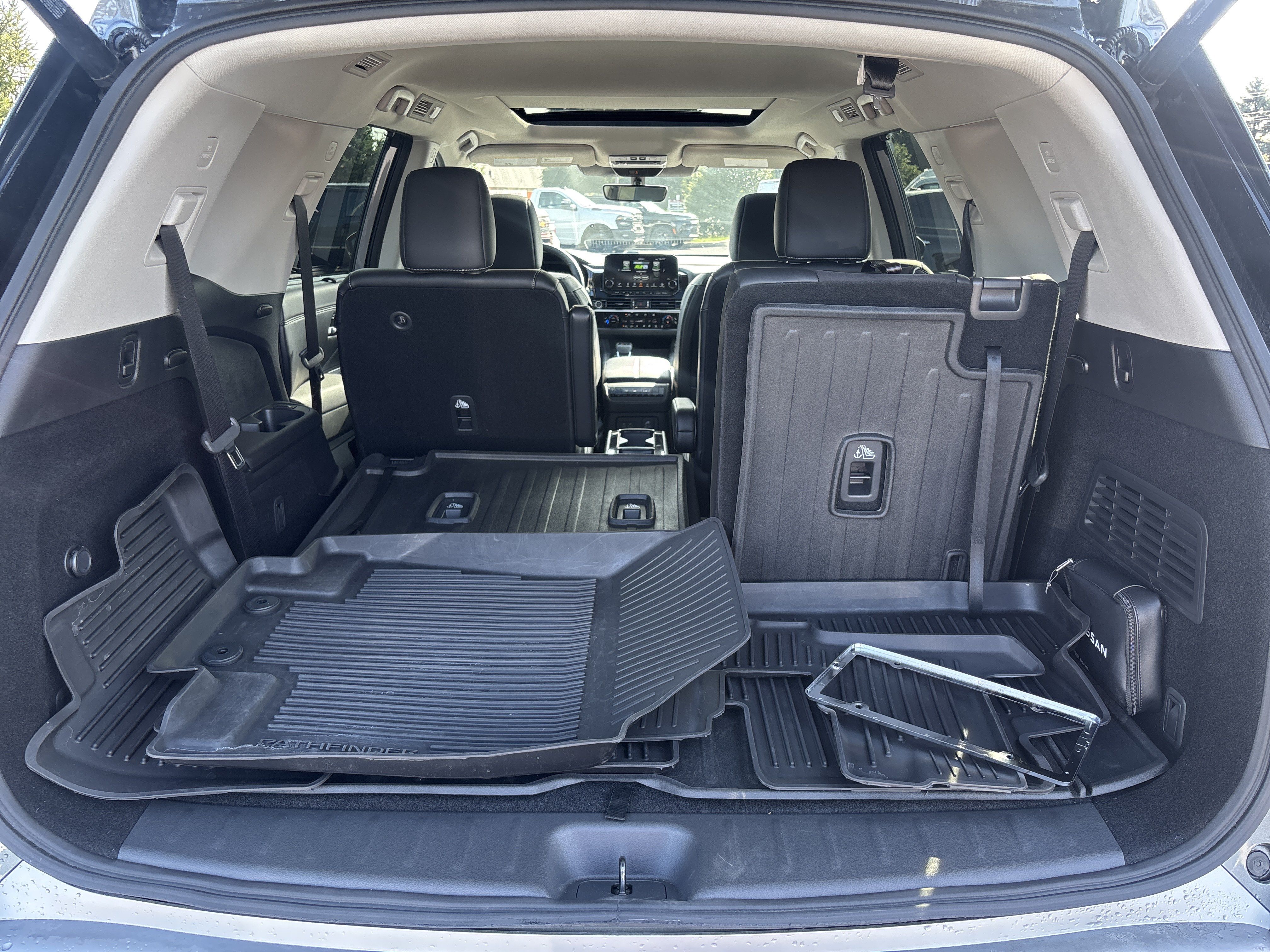 Used 2024 Nissan Pathfinder Platinum AWD/4WD image 34