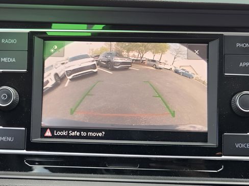 Used 2022 Volkswagen Jetta SE w/ Panoramic Sunroof Package image 24