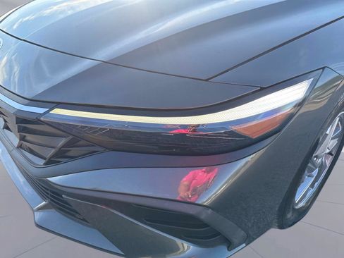 Used 2024 Hyundai Elantra SE image 10