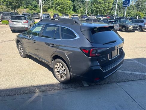 Used 2025 Subaru Outback Premium AWD/4WD image 4