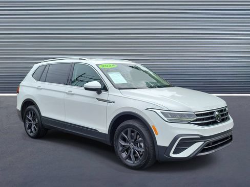 Used 2024 Volkswagen Tiguan SE FWD image 2
