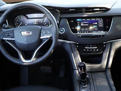 New 2025 Cadillac XT6 Luxury image 21