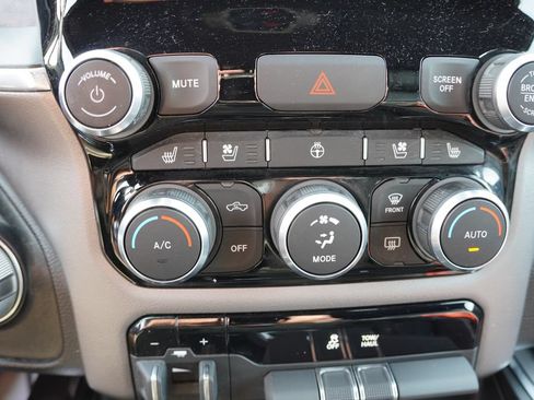 Used 2024 RAM 1500 Laramie AWD/4WD image 25