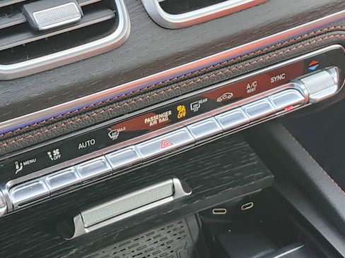 Used 2024 Mercedes-Benz GLE 53 AMG 4MATIC w/ Winter Package image 28