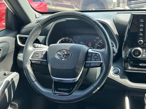 Used 2022 Toyota Highlander XSE FWD image 41