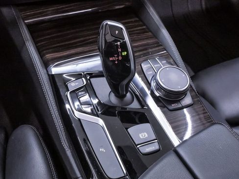 Used 2019 BMW 540i w/ M Sport Package image 19