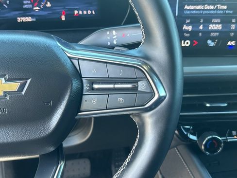 Used 2025 Chevrolet Traverse LT FWD image 30