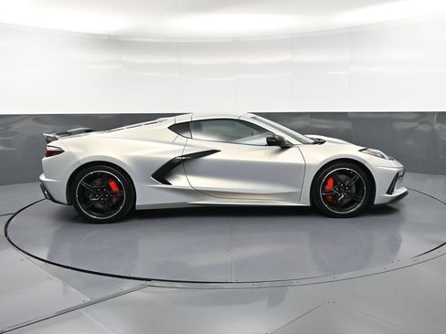 Used 2022 Chevrolet Corvette Stingray Preferred Cpe w/ Z51 Performance Package RWD image 9