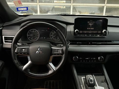 Used 2022 Mitsubishi Outlander SE image 14