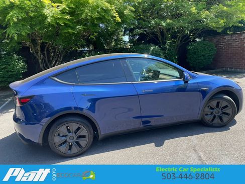 Used 2024 Tesla Model Y Long Range RWD image 13