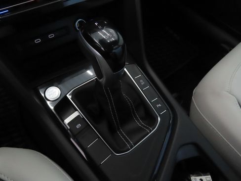 New 2025 Volkswagen Taos SE image 17