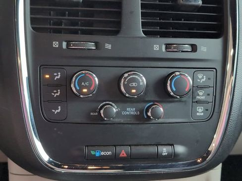 Used 2020 Dodge Grand Caravan SXT FWD image 10