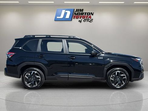 Used 2025 Subaru Forester Premium AWD/4WD image 4