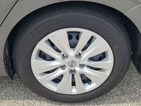 Used 2025 Nissan Sentra S FWD image 7
