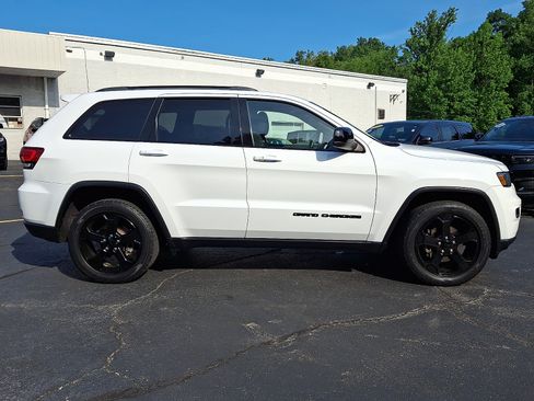 Certified 2019 Jeep Grand Cherokee Laredo AWD/4WD image 7