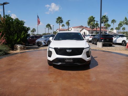 Used 2024 Cadillac XT4 Sport w/ Technology Package image 6