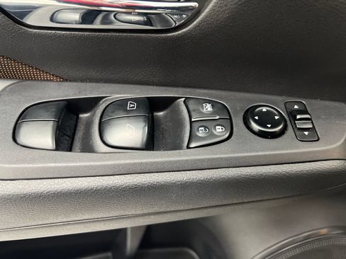 Used 2024 Nissan Kicks SR FWD image 12