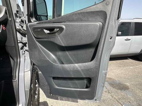 Used 2020 Mercedes-Benz Sprinter 2500 image 16