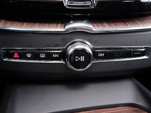 Used 2022 Volvo XC60 T8 Inscription Expression image 9