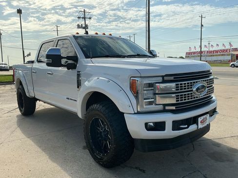 Used 2019 Ford F250 Platinum w/ Platinum Ultimate Package AWD/4WD image 4