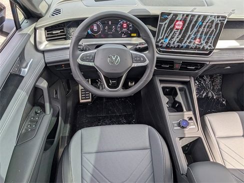 New 2026 Volkswagen Tiguan SE R-Line image 8