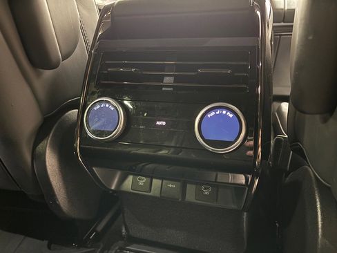 Used 2023 Land Rover Range Rover Sport SE Dynamic image 36