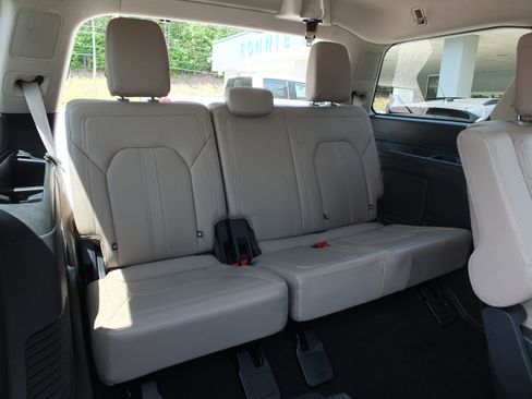 Used 2024 Ford Expedition Limited RWD image 16