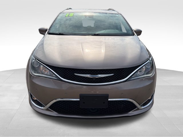 Used 2018 Chrysler Pacifica Touring-L Plus FWD image 2