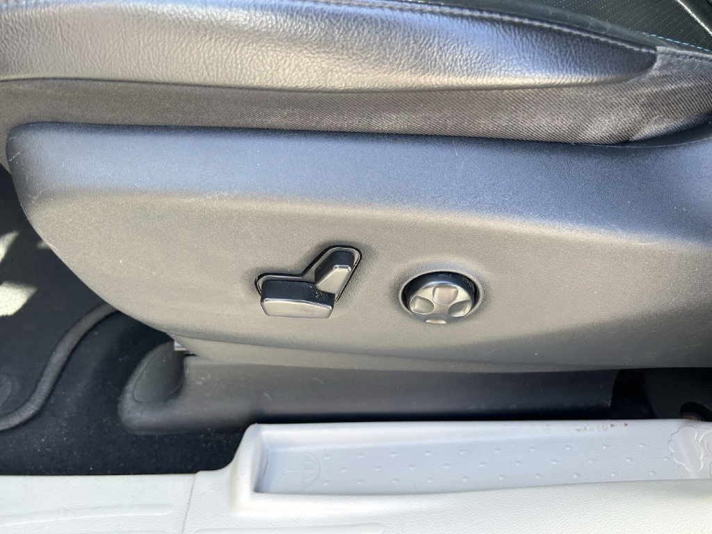 Used 2021 Chrysler Pacifica Touring-L FWD image 25