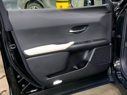 New 2025 Lexus UX 300h Premium image 10