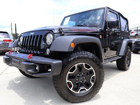 Used 2017 Jeep Wrangler Rubicon AWD/4WD image 2
