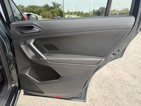 Used 2018 Volkswagen Tiguan SEL w/ R-Line Package FWD image 15