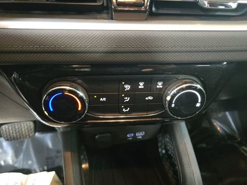 Used 2024 Chevrolet TrailBlazer LT w/ Driver Confidence Package image 20