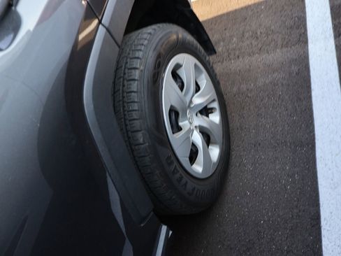 Used 2021 Toyota RAV4 LE image 12