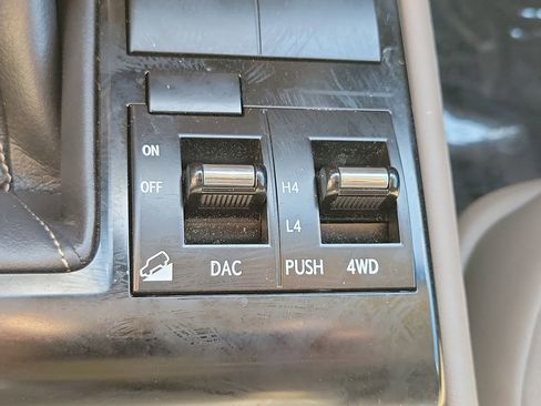 Used 2021 Lexus GX 460 Premium w/ Premium Package image 26