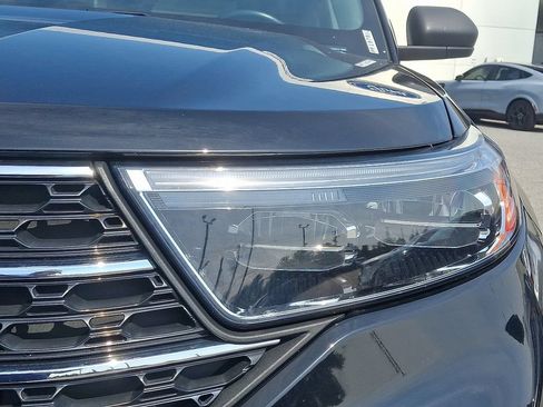 Used 2021 Ford Explorer XLT w/ Equipment Group 202A AWD/4WD image 9