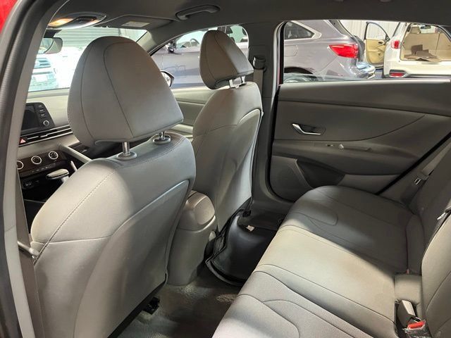 Used 2023 Hyundai Elantra SE FWD image 18