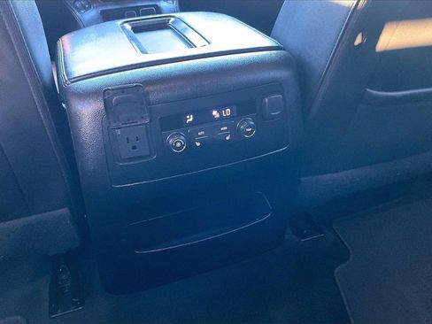 Used 2019 GMC Yukon XL SLT image 34