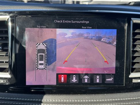 Used 2021 Chrysler Pacifica Touring-L w/ Uconnect Theater Family Group image 26