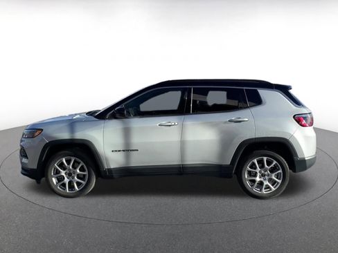 Used 2025 Jeep Compass Limited image 9