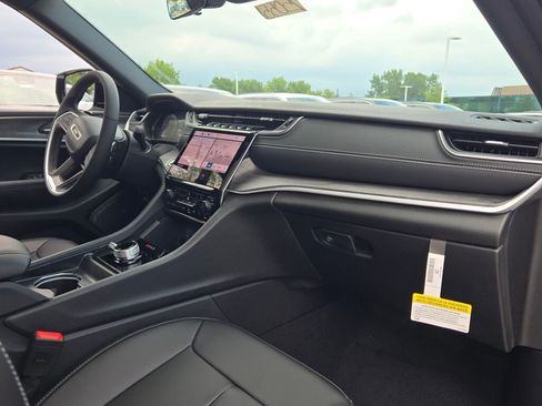 New 2025 Jeep Grand Cherokee Limited image 8