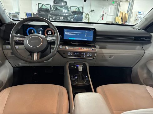 Certified 2024 Hyundai Kona SEL AWD/4WD image 10