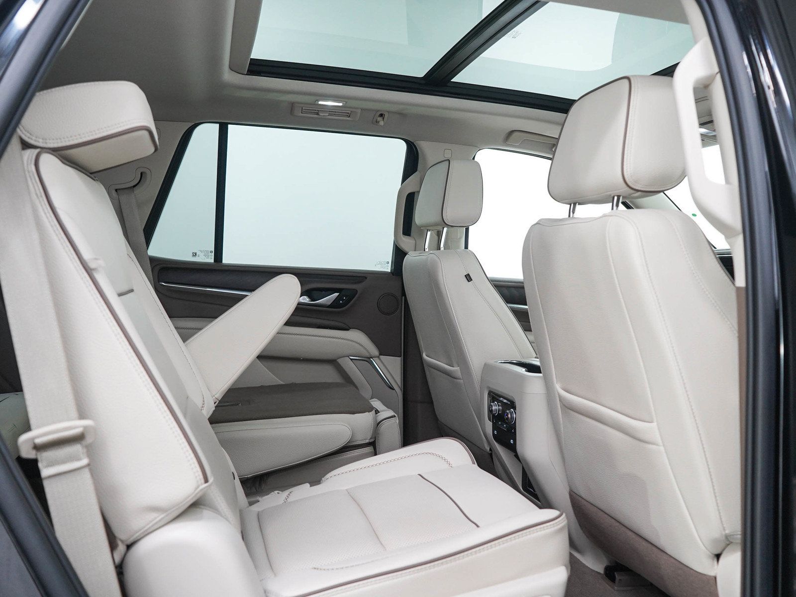Used 2022 GMC Yukon Denali AWD/4WD image 14