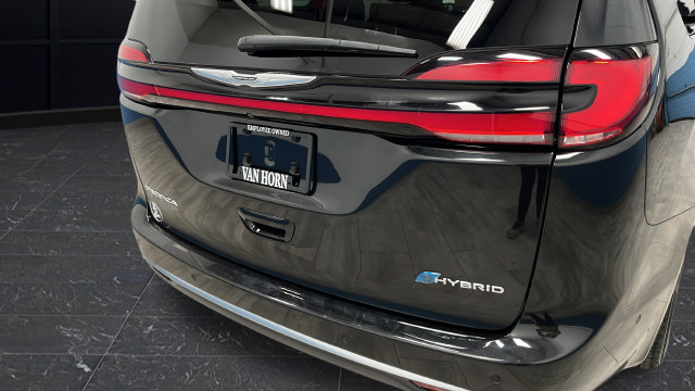 Used 2023 Chrysler Pacifica Pinnacle FWD image 42